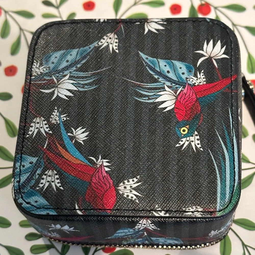 NWOT Henri Bendel Travel Jewelry Case in Hard to Find Design!